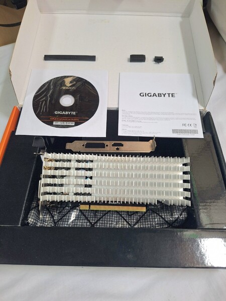 グラフィックボード GIGABYTE GEFORCE GT1030 2GB ファンレスモデル ロープロ ジャンク扱い
