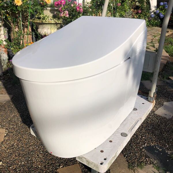 送料込み新品同様! TOTOウォシュレット ネオレストAH1 タンクレストイレ TCF9788W+CS989BセットCES9788
