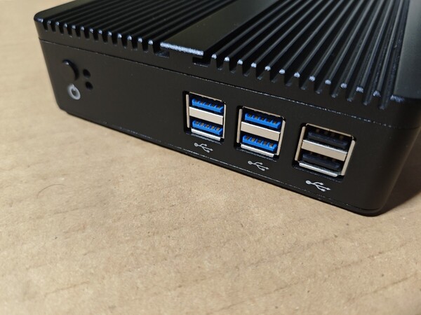 XCY ファンレス MiniPC ベアボーン Pentium 4415U