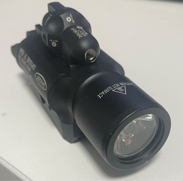 SUREFIRE シュアファイア X400 レプリカ ウェポンライト フラッシュライト レーザーサイト ブラック