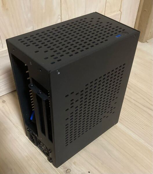 Mini-ITX PCケース Flex電源 850w ライザーケーブル SKTC A07 ブラック 黒 小型 小さい