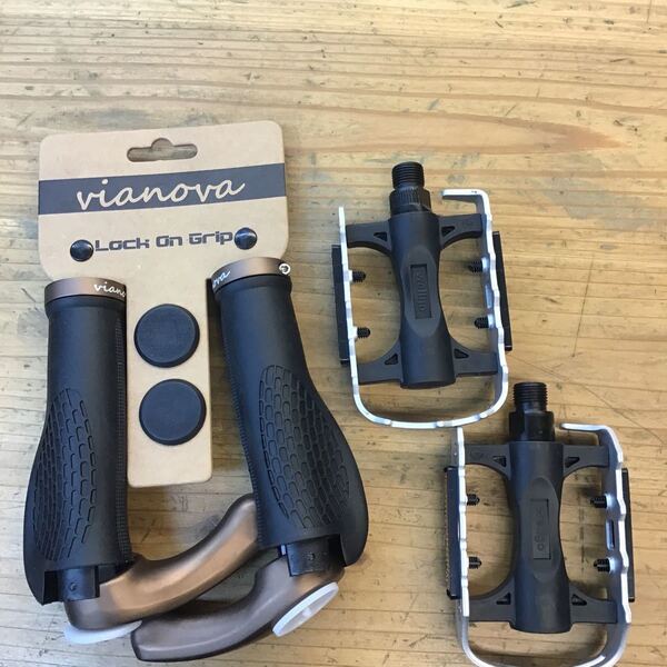 セットでお得★新品 オリジナルバーエンドロックオングリップ ブラック/ブラウン&ウェルゴ アルミ樹脂ペダル シルバー