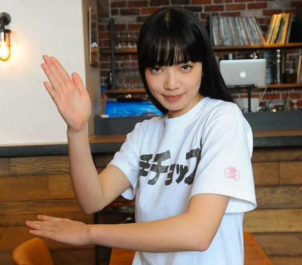 小松奈々 菅田将暉 映画 半袖 reprint Tシャツ 夏 新品 お洒落 M 空手チョップ 小松奈々 Tシャツ 半袖 メンズ 新品 個性的 白