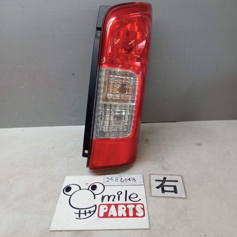 キャラバン E25 前期 後期 テールランプ 左右セット 純正タイプ