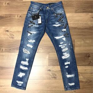 価格交渉可 新品タグ付き レア カタログ掲載モデル DOLCE&GABBANA ロゴパッチ付き ダメージ デニム パンツ サイズ44 (サイズ46の方も可)