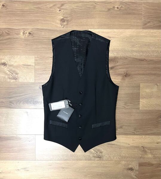 価格交渉可 新品タグ付 DOLCE&GABBANA くるみボタン付き ベスト ジレ ブラック サイズ44 (サイズ46の方も着用可)