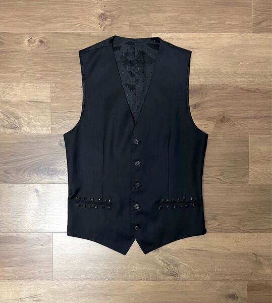 価格交渉可 極美品 DOLCE&GABBANA 豪華 ブラック クリスタル付き ベスト ジレ サイズ44 (サイズ46の方も着用可)