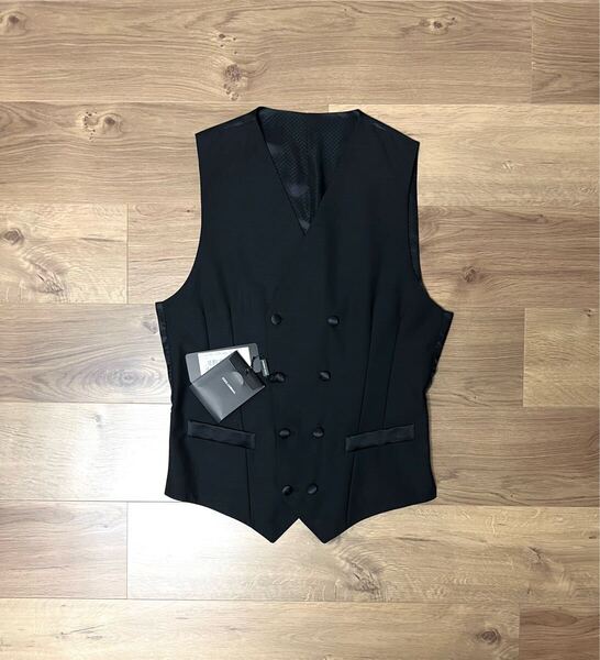 価格交渉可 新品タグ付き DOLCE&GABBANA くるみボタン付き ダブル ベスト ジレ ブラック サイズ44 (サイズ46の方も着用可)