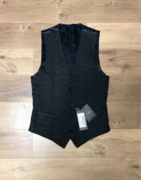 価格交渉可 新品タグ・付属品付き DOLCE&GABBANA 豪華 織地 ベスト ジレ ブラック サイズ44 (サイズ46の方も着用可)