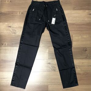 価格交渉可 新品タグ付き DOLCE&GABBANA ロゴプレート付き シルク素材サイドライン入り パンツ サイズ44 (サイズ46の方も着用可)