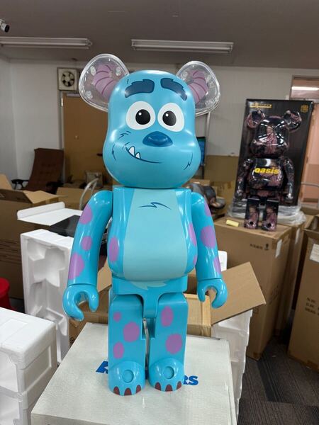 青いクマのキャラクター フィギュア 1000% ベアブリック