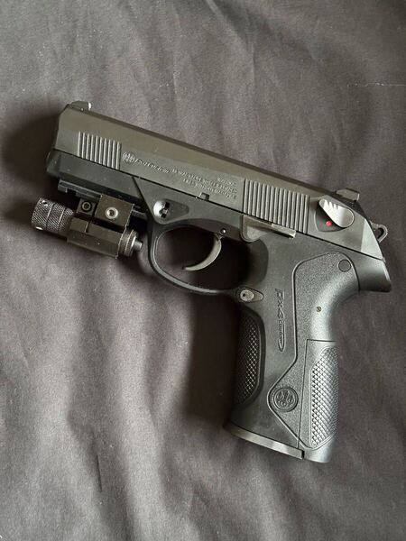 東京マルイ ガスブローバック px4 レーザーサイト装着