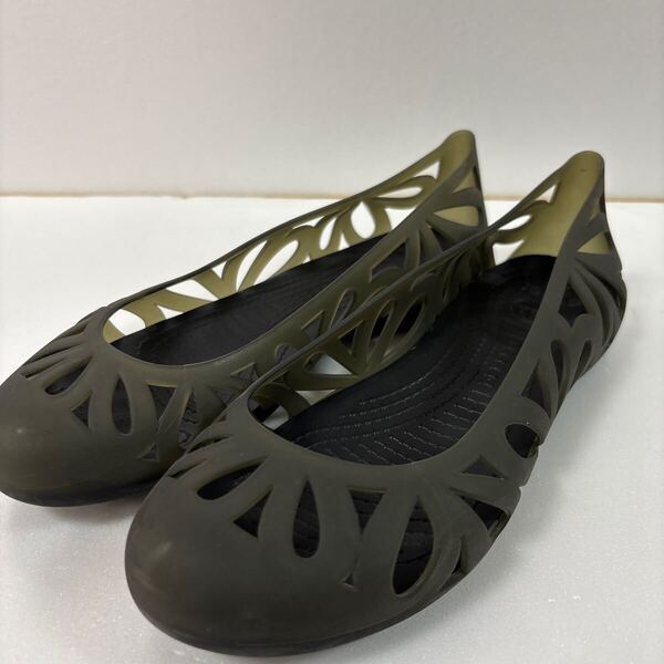 【美品】 crocs クロックス フローラルカットフラットシューズ w8 25㎝相当