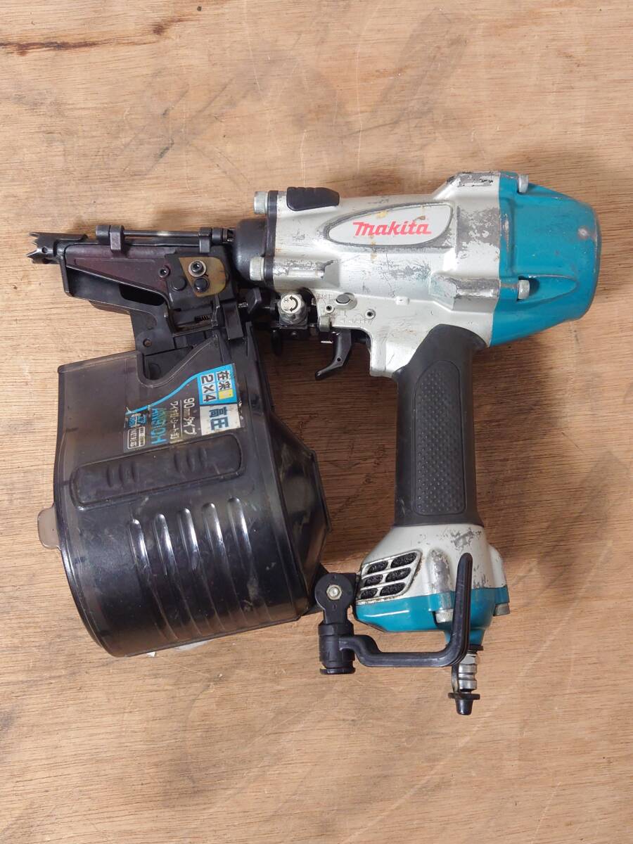 Makita - お3 マキタ 高圧釘打機 AN910H 90mm ケース付 makita Amazon | マキタ(Makita) 90mm高圧エア釘打 青 エアダスタ付