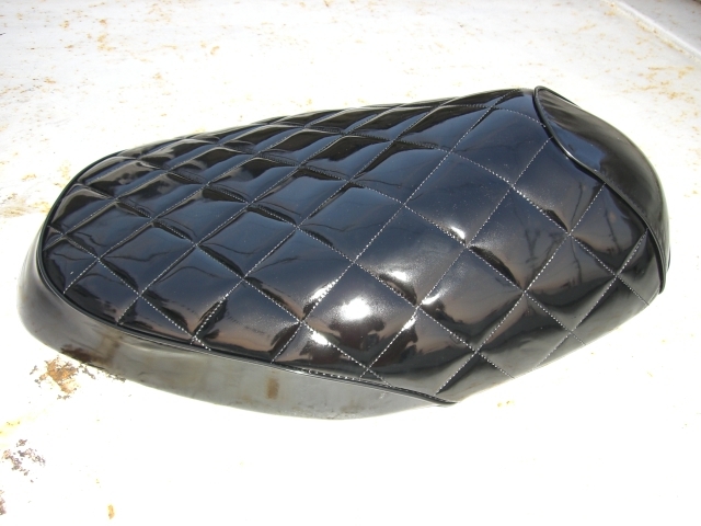 Z400GP 純正シート 張替え エナメル ゼファーχ ZR400G 96-09年 タックロールシート 黒エナメル 赤