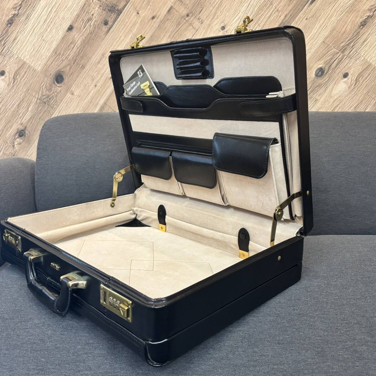 【タイムセール】アタッシュケース　アンティーク本皮製 Amazon.co.jp: デザインアタッシュケース 収納ボックス