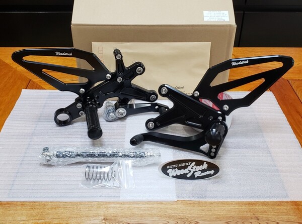 ウッドストック│バックステップ│KATANA(19-) GSX-S1000/F GSX-S1000GT(22-)│新型 カタナ│ブラック