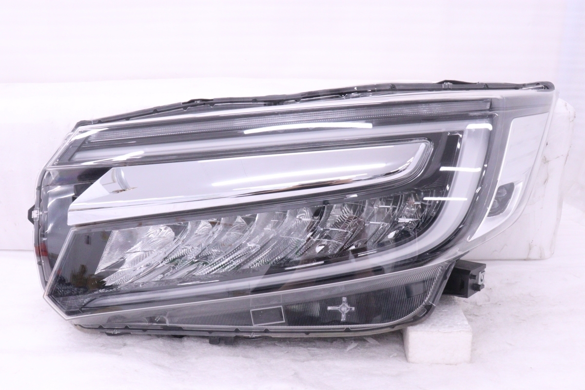 ステップワゴンスパーダ RP3 左ヘッドライト LED 33150-TAA-931