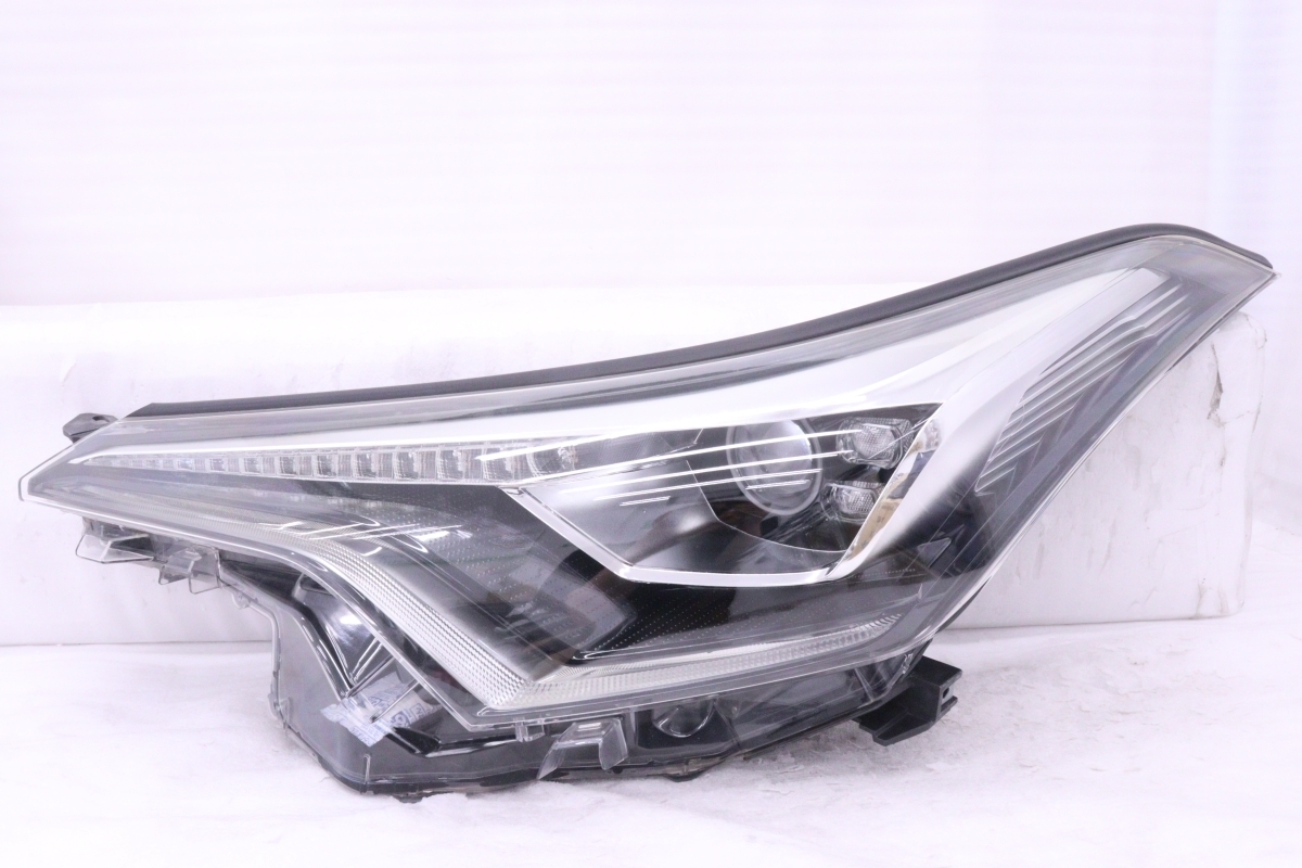 トヨタ 純正 C-HR 《 ZYX10 》 左ヘッドライト 81150-10890