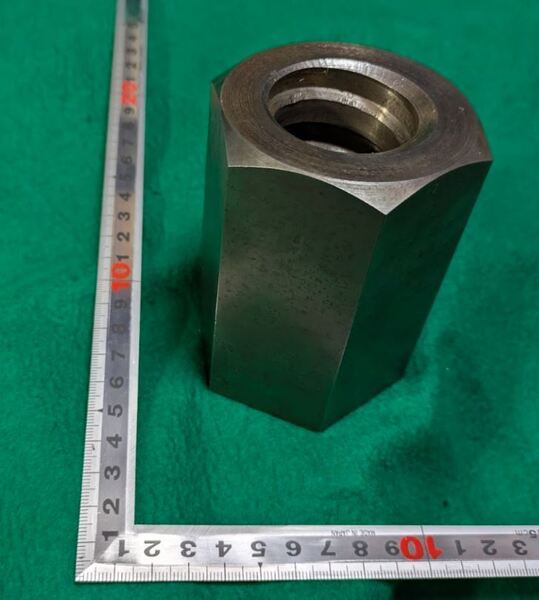 【中古・送料無料】大型ナット(アンビル・金床・作業台・たたき台 六角)h=95mm 辺-辺62mm 頂点間77mm 重さ約2kg