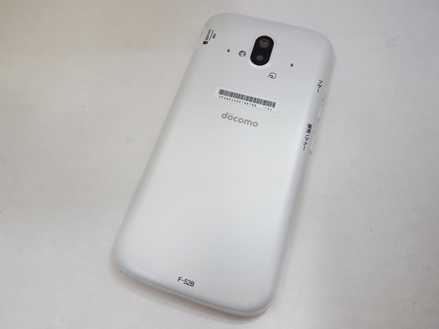 初期化済み　らくらくスマートフォン　docomo F-52B ホワイト　極美品 ムスビー｜【SIMフリー】らくらくスマートフォン F-52B ホワイト