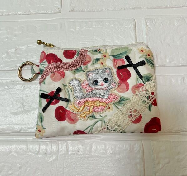 チェリー柄×ねこちゃん ビーズ刺繍 ミニポーチ 小物入れ ハンドメイド 大人可愛い ねこ ネコ 1点物