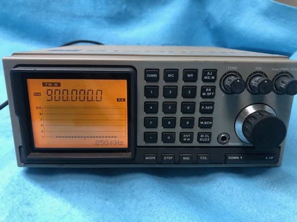 スタンダード ワイドバンドレシーバー スペアナ機能付き 50Mz-905Mz AX700