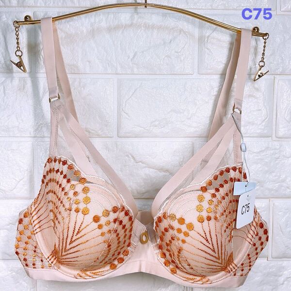 新品 トリンプ ヴァリゼール ブラジャー C75 ベージュ系