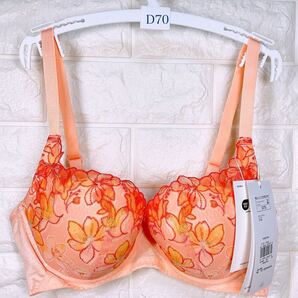 新品 トリンプ 天使のブラ 魔法のハリ感596 ブラジャー D70