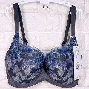 新品 トリンプ 天使のブラ 魔法のハリ感596 ブラジャー F70 ブルー