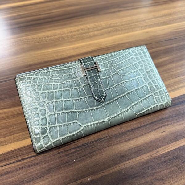 ★鑑定済み 美品★HERMES エルメス 財布 ベアン スフレ □M刻印 アリゲーター クロコ 折りたたみ 二つ折り メンズ レディース 希少カラー