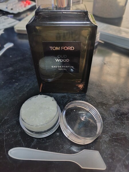トムフォード練り香水 10g ダンディーな大人の香り