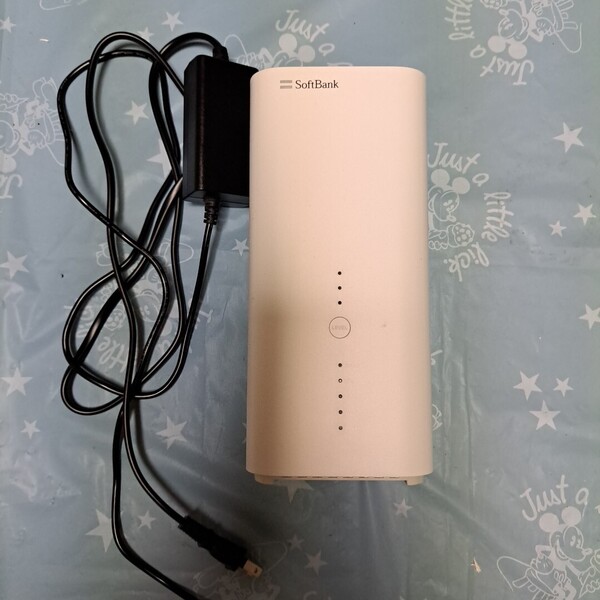 『ソフトバンク Wi-Fiルーター 』Wi-Fi ホームルーター SoftBank Airの「Airターミナル4」です。
