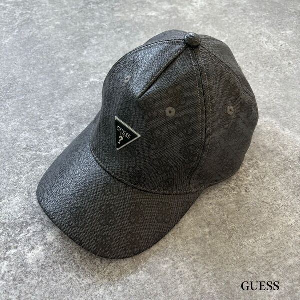 【GUESS】ゲス フェイクレザー ベースボールキャップ モノグラム 総柄 バックルアジャスター メタルプレート 合皮 ユニセックス 男女兼用