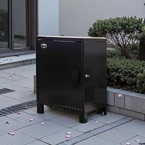 【耐久防水 大容量宅配ボックス】 防水ポスト 幅38cm スタンド式 郵便受け 屋外設置 組み立て簡単 戸建て用 大容量 黒と銀