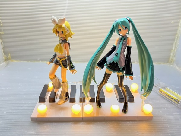 SEGA セガ VOCALOID 初音ミク エクストラフィギュア 全2種セット ブラッシュアップ&LED発光台座カスタム品