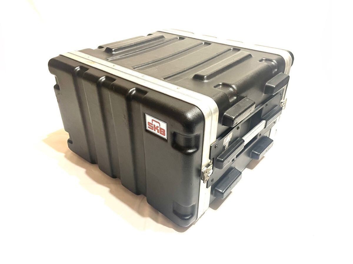 skb_4u_rackcase_03.jpg