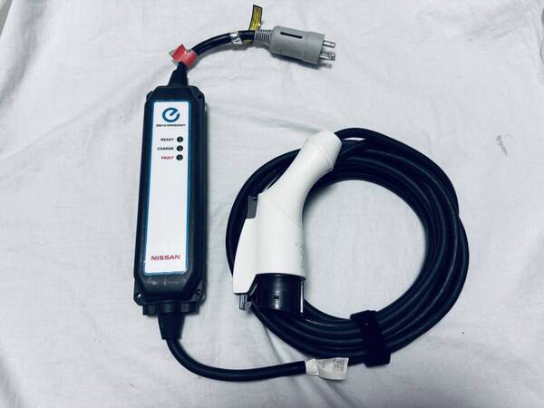 送料無料 日産リーフ充電ケーブル3NK5E 7.5m ①