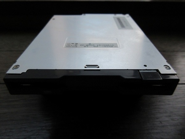 送料込 動作確認済 YE-DATA 3.5インチFDD YD-8U10-FD LM フロッピーディスクドライブ ベゼルあり USB4ピン コネクタタイプ 中古