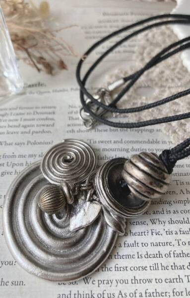 ヴィンテージネックレス ロング ペンダント シルバー 渦巻 ハート ブラック 黒☆vintage jewelry accessoriesR0653