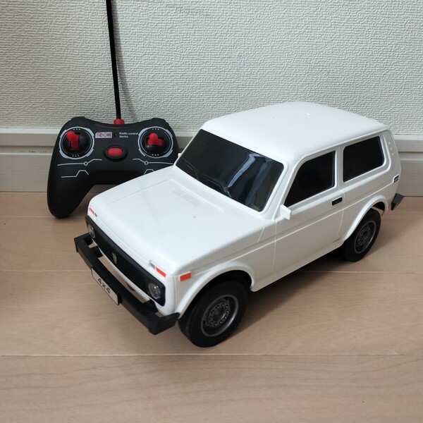 希少】ラーダ ニーヴァ 4x4 ラジコンカー 新品 動作確認済 走行動画あり 即決 送料込 ラダ ニーバ ロシア ソ連 クロカン SUV