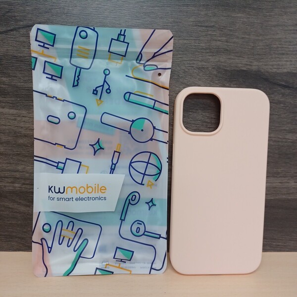 y062502y kwmobile スマホケース iPhone14 対応 ケース - 耐衝撃 滑り止め ソフト シリコン ココナッツミルク