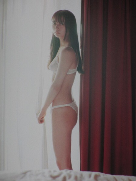 乃木坂46 鈴木絢音 1st写真集 「光の角度」 特製小冊子付 初版 帯付