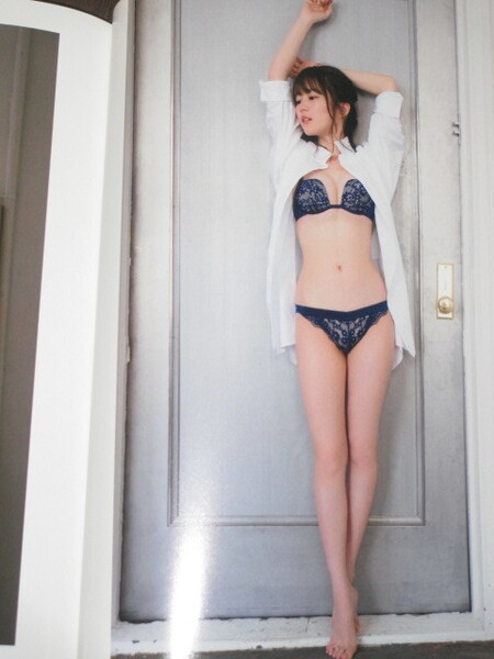元乃木坂46 生田絵梨花 2nd写真集 『インターミッション』 帯付き 特典ポストカード付