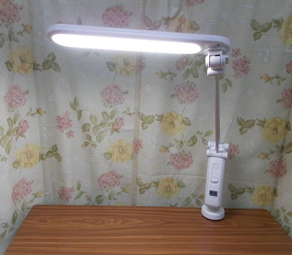 デスクライト LEDライト 展示品処分 調光機能付き 取付金具付(クランプ) 500Wコンセント 卓上ライト LDY-1408H