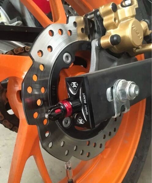 GSX250R チェーンアジャストボルトカバー ブラック/レッド