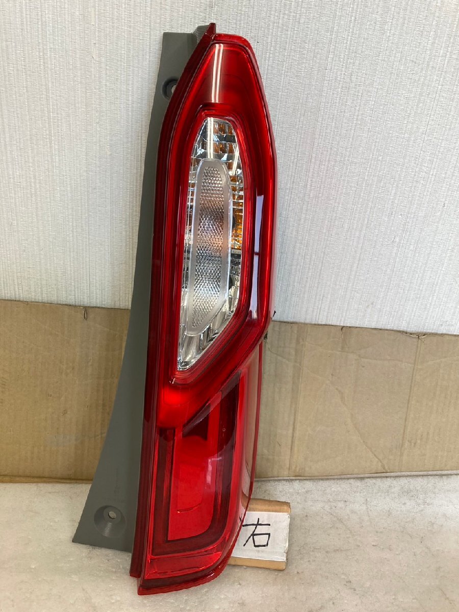 ホンダ 純正 N-BOX 《 JF3 》 右テールランプ 33501-TTA-N01