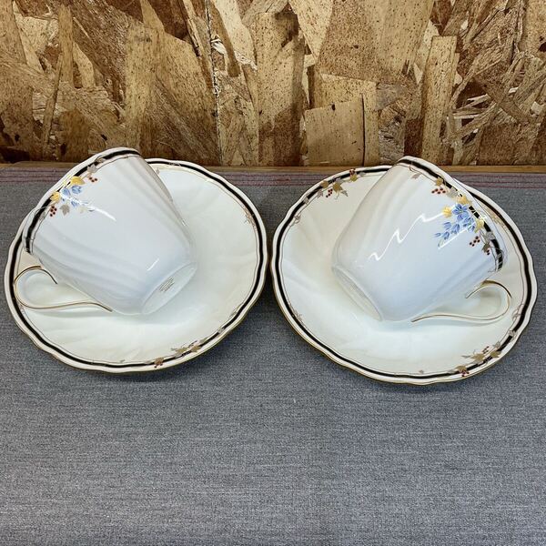 送料無料【N△4492】NARUMI ナルミ BONE CHINA カップ&ソーサー ティーカップ 洋食器
