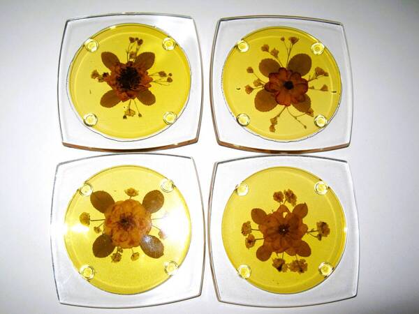 【ハンドメイド 押し花 コースター 4枚セット】琥珀色 飴色 橙色 べっ甲色 押花アート キッチン用品 キッチン雑貨 手作り