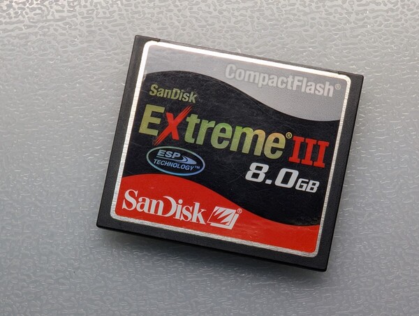 SanDisk CompactFlash Extreme III 8GB CFカード ケース付き サンディスク コンパクトフラッシュ メモリーカード 動作確認済み